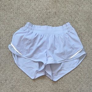 Lululemon hottie hot shorts 2.5 inch